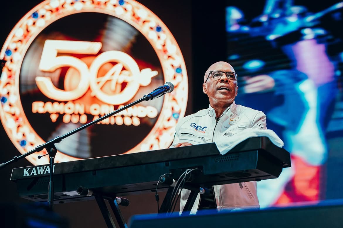 Ramón Orlando celebra trayectoria de 50 años con espectáculo inolvidable y homenaje colectivo a la música dominicana