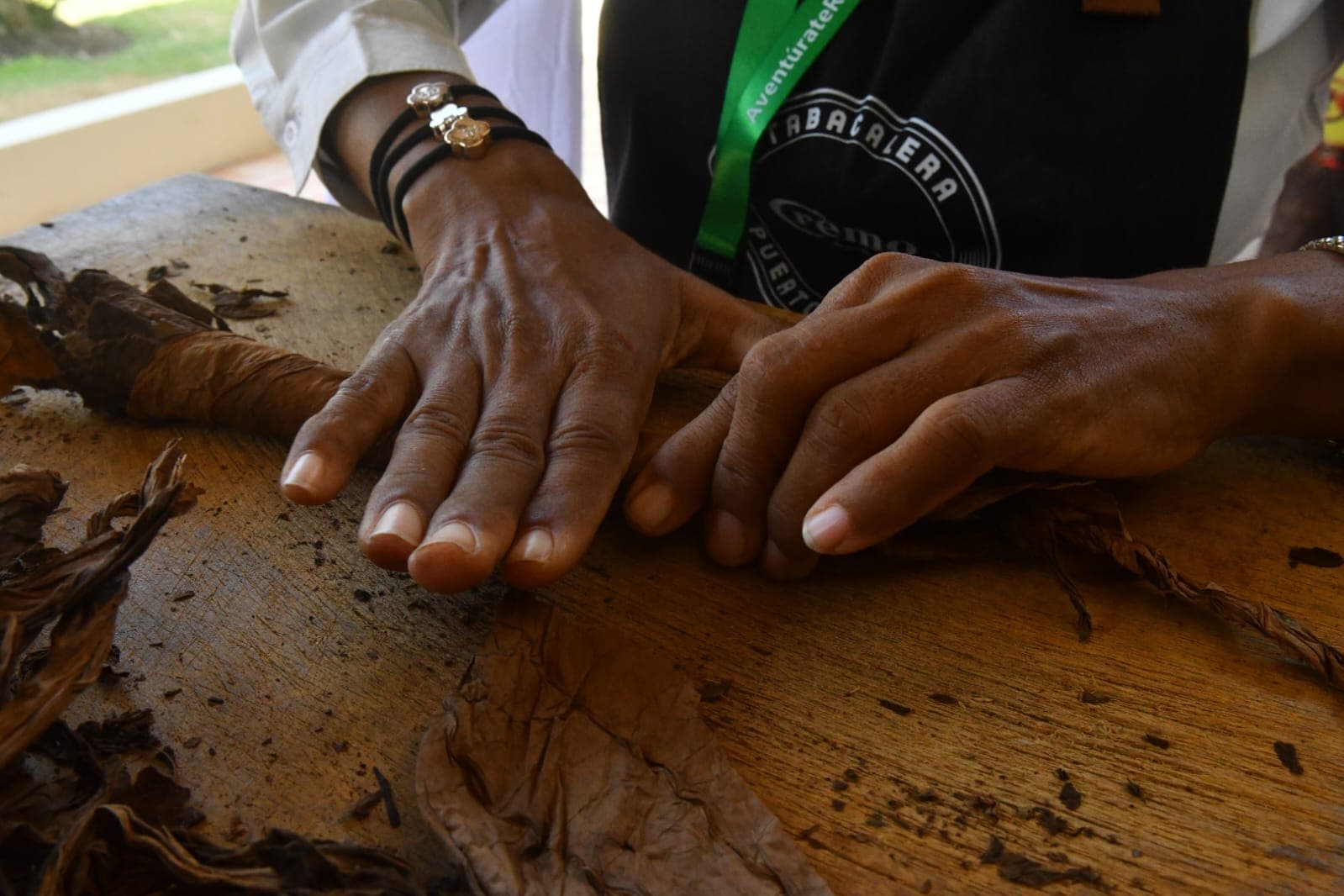 De la hoja al puro: el arte que se construye con las manos