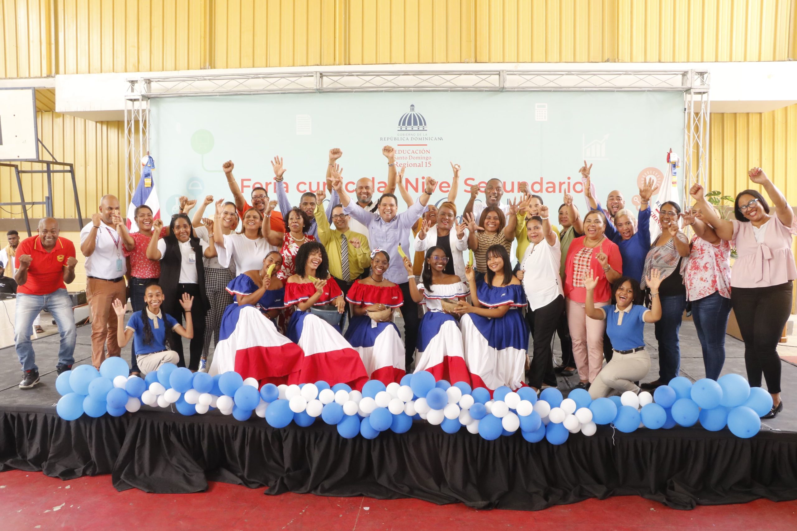 Exhiben Proyectos y Productos en la Feria Curricular de la Regional 15 de Educación