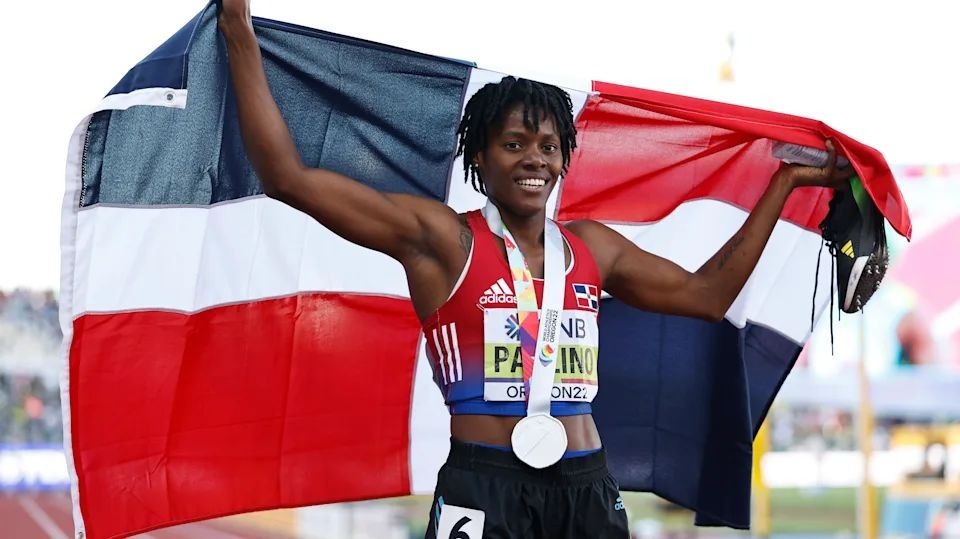 Marileidy es oro olímpico con récord personal 48.17. La atleta dominicana Marileidy Paulino ha escrito su nombre en la historia del deporte mundial al obtener la medalla de oro en la final de los 400 metros femeninos en los Juegos Olímpicos de París 2024. Paulino no solo aseguró la primera posición, sino que también estableció un nuevo récord olímpico.