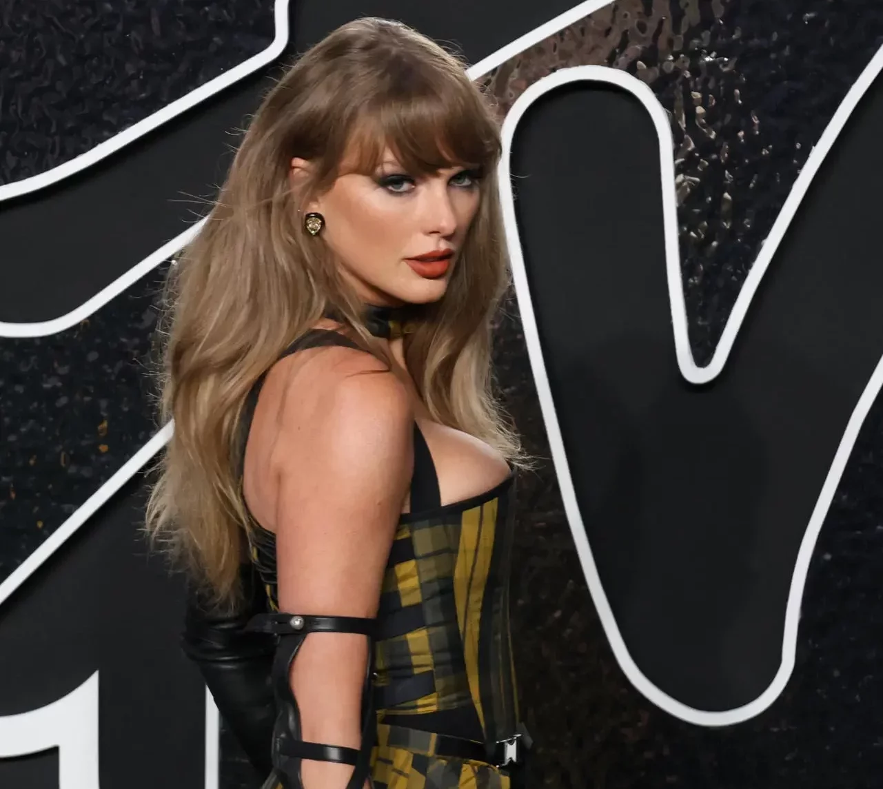 Taylor Swift reina en los MTV VMA con siete premios