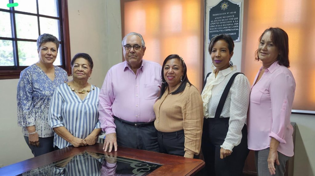 Cecilia Hiciano, Dorca Barcacel, Rafael García, Rosa Anllela Rivas, Milka Hernandez y Rita Pantaleon.