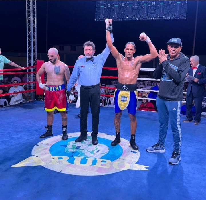 Brayner Vásquez La Llave gana por KO título panamericano en Aruba