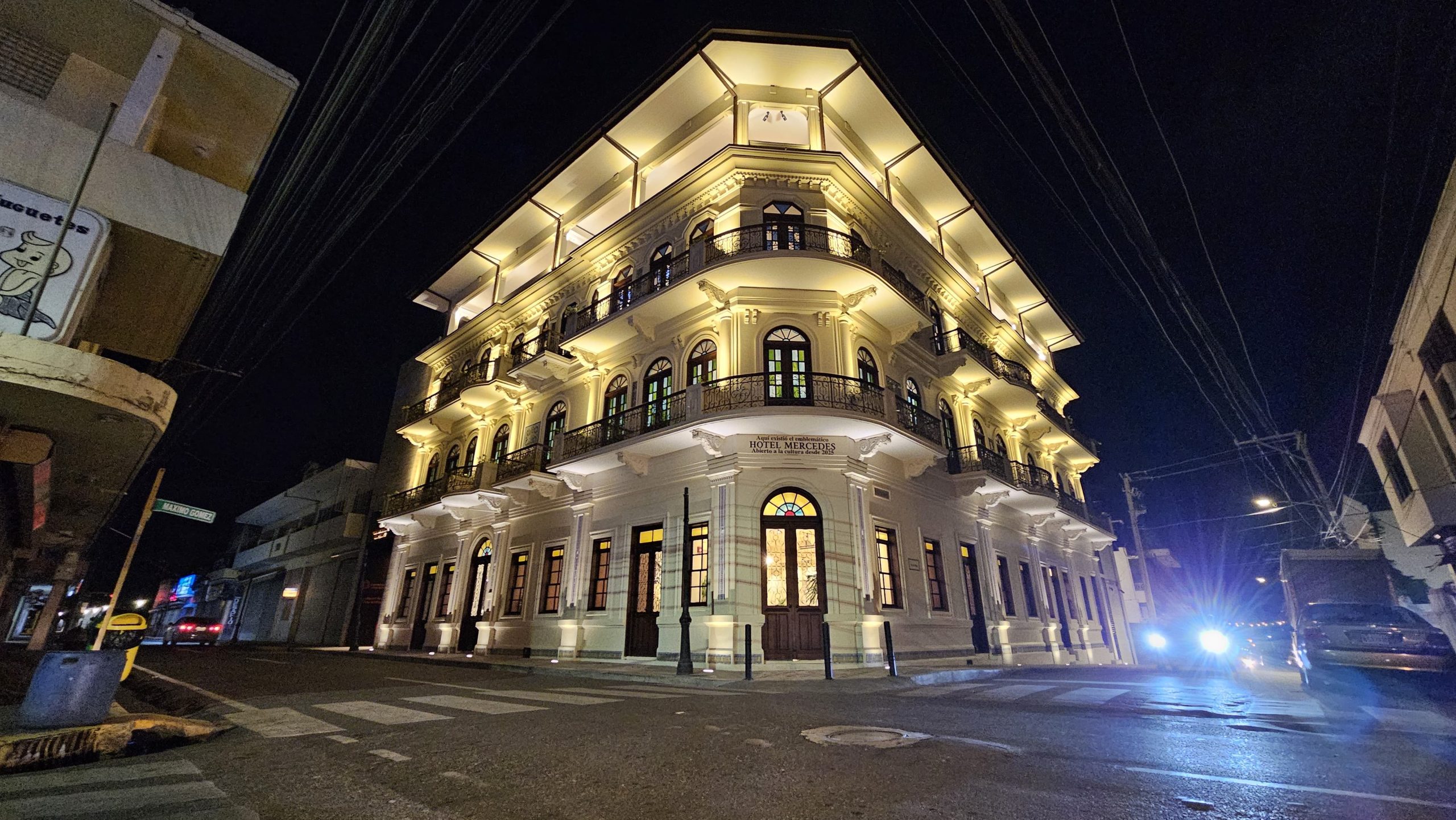 Banreservas inaugura Centro Cultural en el antiguo Hotel Mercedes de Santiago