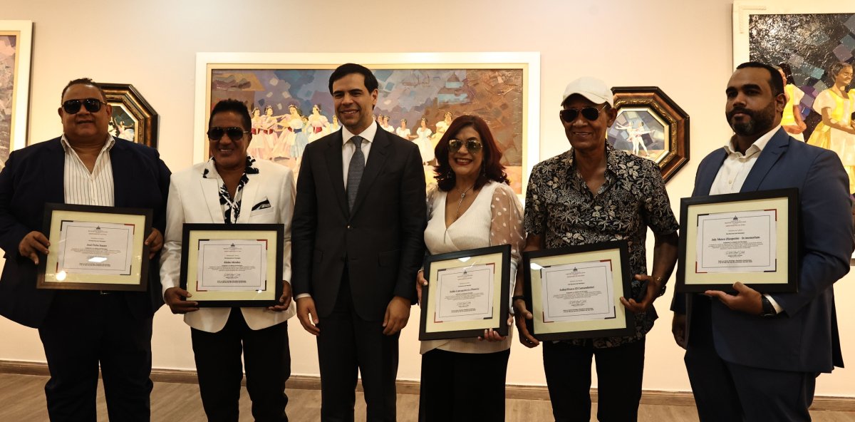 El merengue se viste de homenaje en su día nacional