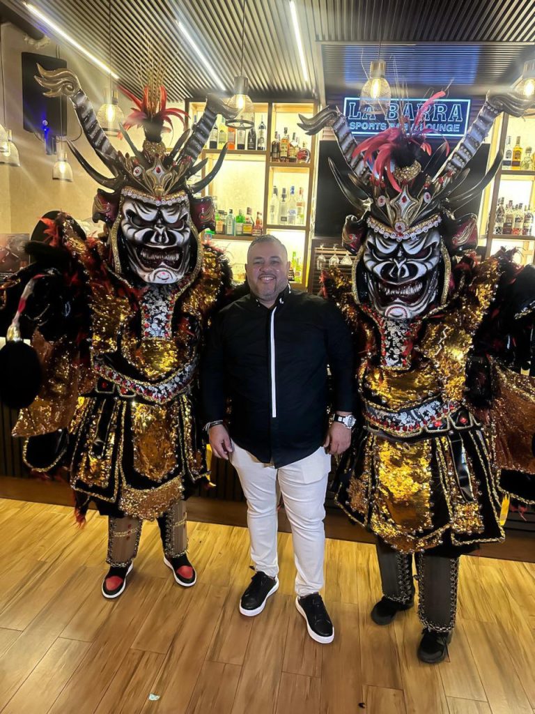 Jochy Abreu junto a los Diablos Los Desterrados