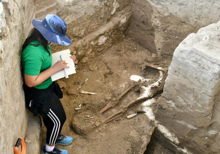 Hallan 13 osamentas en excavaciones del proyecto “Tras los restos del cacique Enriquillo” en Pueblo Viejo, Azua