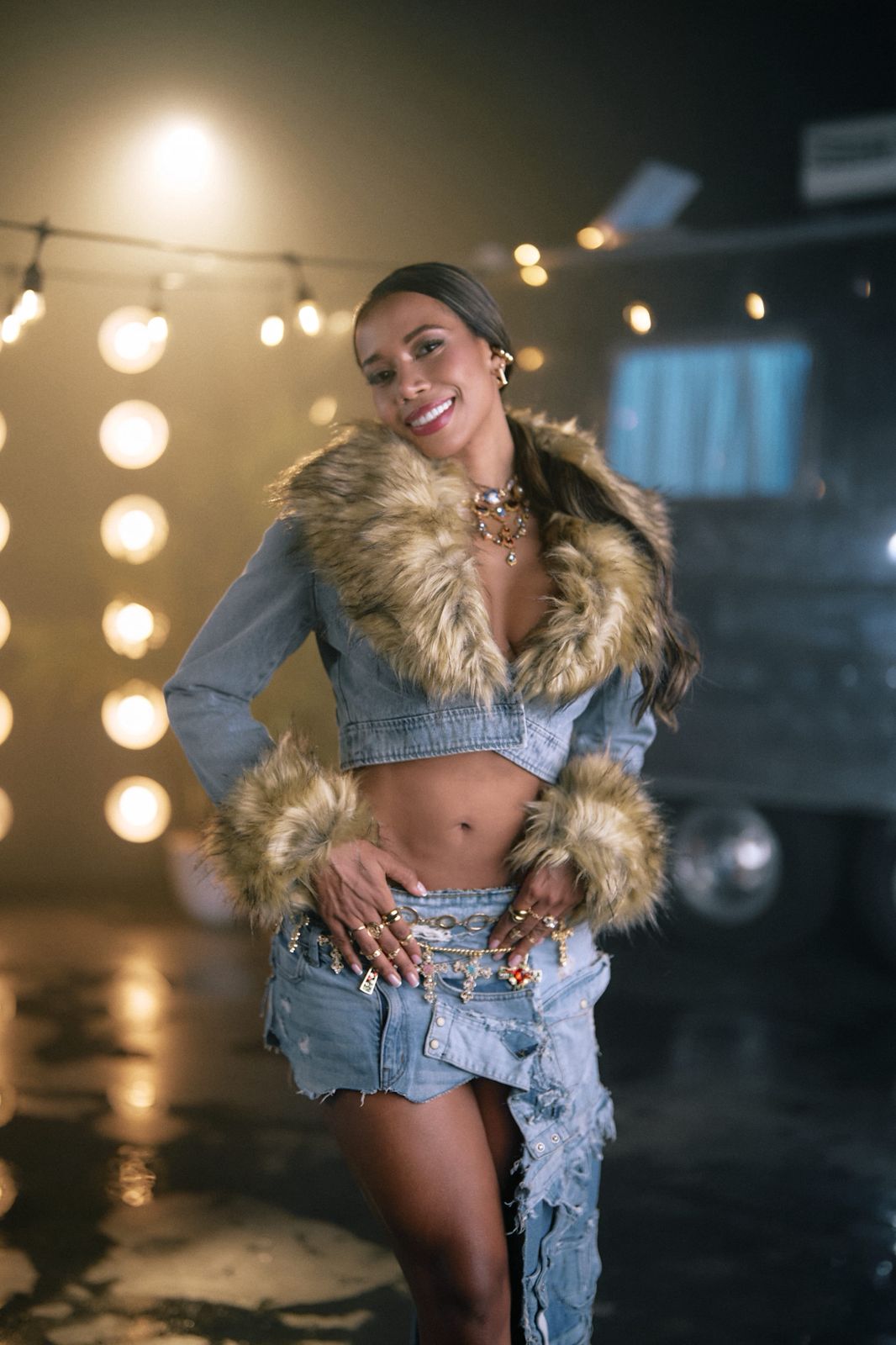 LALA regresa a la escena musical con “TÚ”, una salsa romántica de estreno mundial