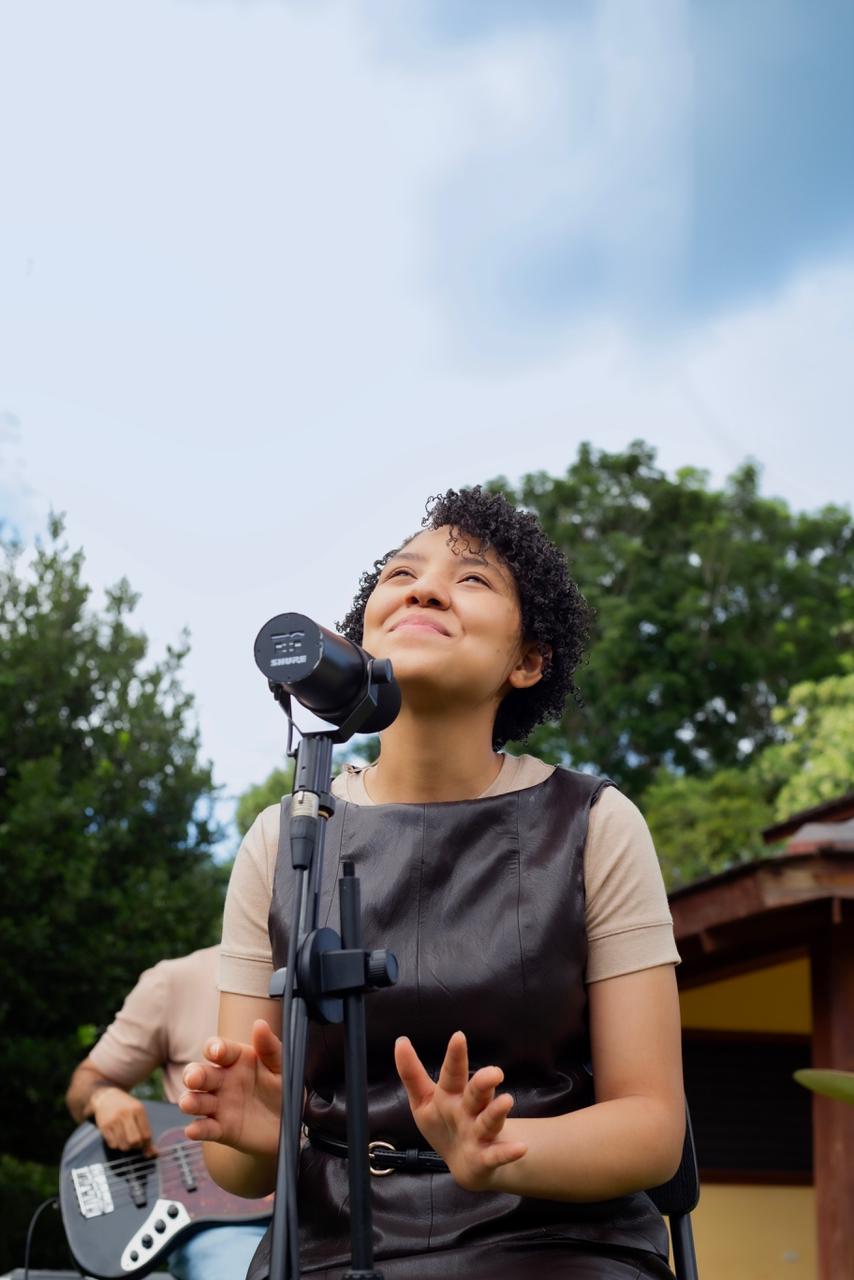 ”Nueva Vez” Keren Montero invita a volver a la presencia de Dios con nuevo sencillo