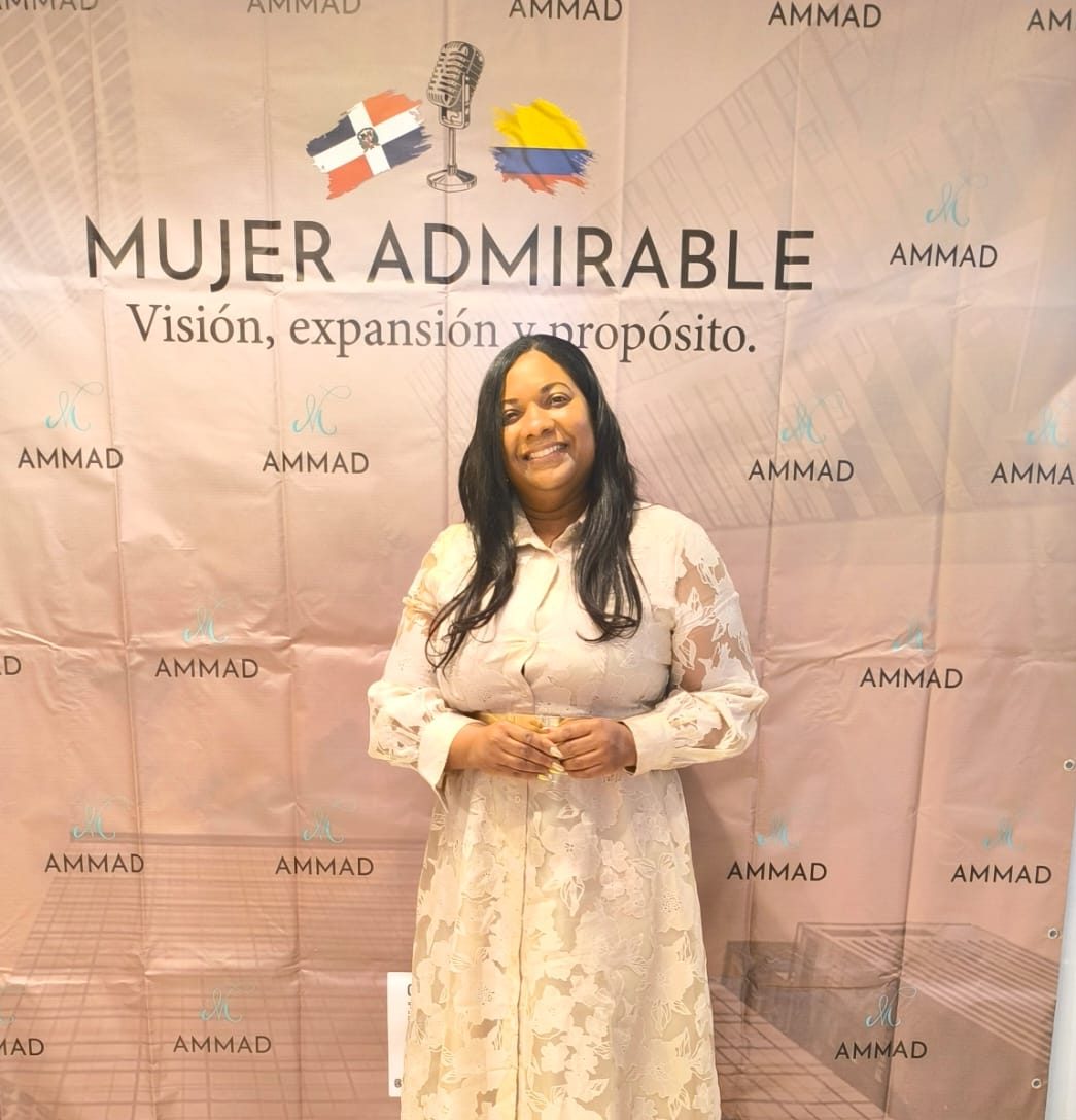 Claudia Agramonte lleva su visión sobre comunicación y liderazgo a cumbre internacional en Bogotá