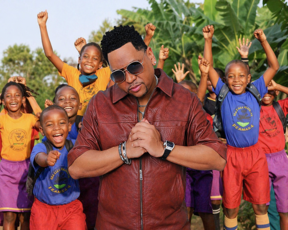 Niños bailarines virales de Uganda se expresan con merengue “De Otro Planeta 2026” de Kalimete