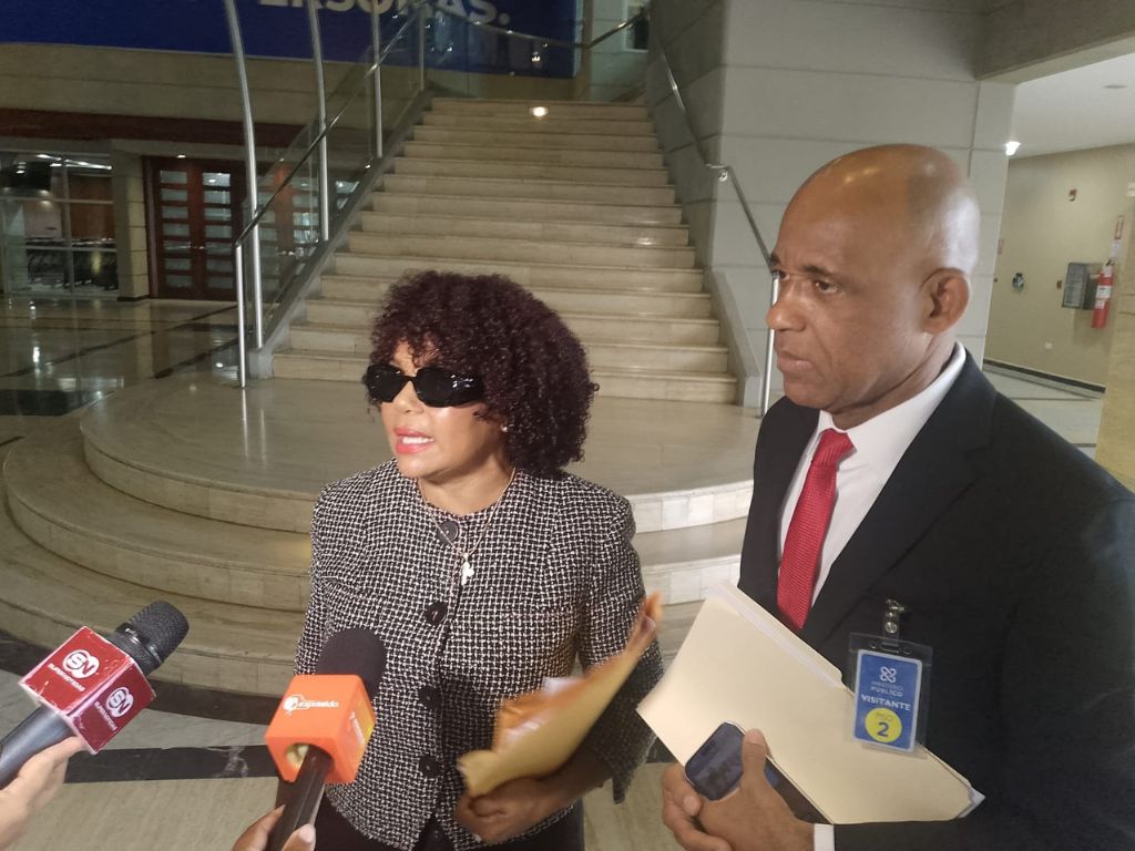 Cheddy García denuncia robo y violación a la intimidad familiar